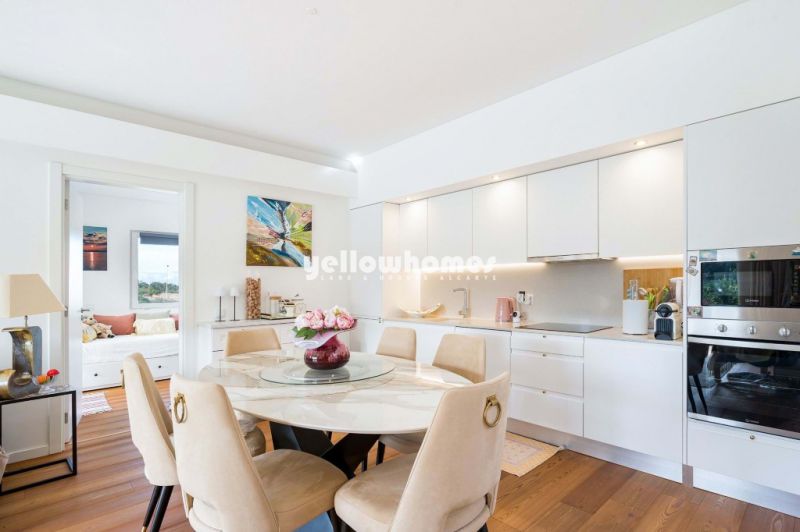 Moderna e luminosa moradia T3 com piscina privada perto de Ferragudo